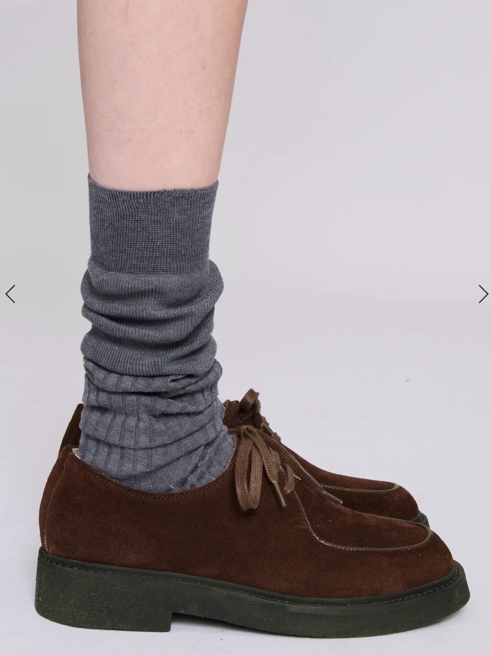 A.P.C.
GAELLE SHOES
Dark chestnut brown desert ankle shoes in suede split.